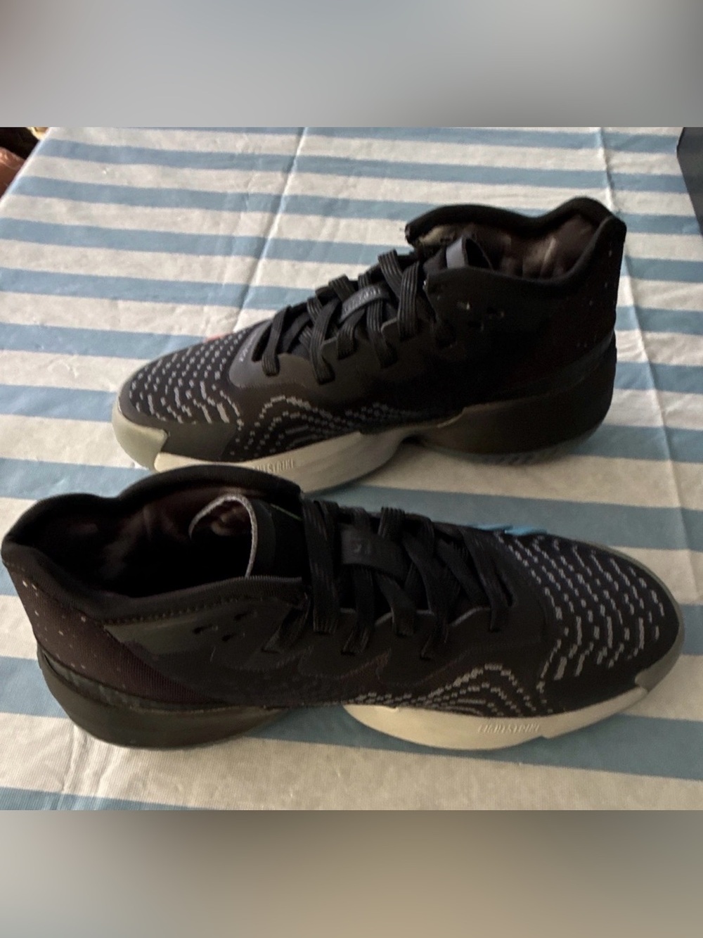 adidas D.O.N. Issue 4 Basketball Shoes Size 5.5Y Fits 5.5M / 7W